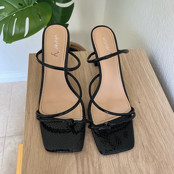 Black Square Toe Kitten Heel Strappy Sandal Toe Trendy Minimalist Contemporary - Picture 4 of 5